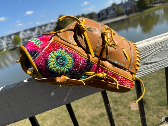 2022 Wilson A2000 March GOTM RHT Pitcher's Baseball Glove 12" (Used)