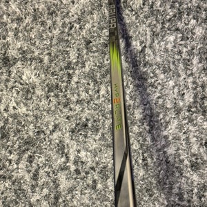 Senior Bauer Vapor Hyperlite 2 Right Handed Hockey Stick P92 (New)