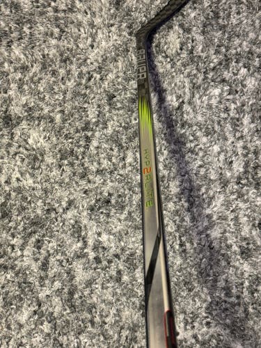 Senior Bauer Vapor Hyperlite 2 Right Handed Hockey Stick P92 (New)