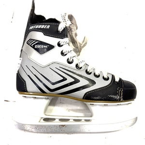Used CCM INTRUDER Intermediate Hockey Skate Intermediate 4.0 11860-C000298970