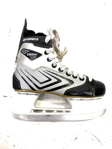 Used CCM INTRUDER Intermediate Hockey Skate Intermediate 4.0 11860-C000298970