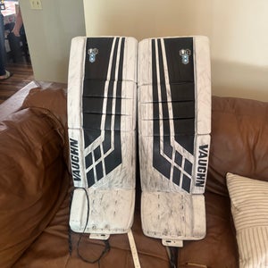 32" Vaughn Velocity VE8 Goalie Leg Pads (Used)