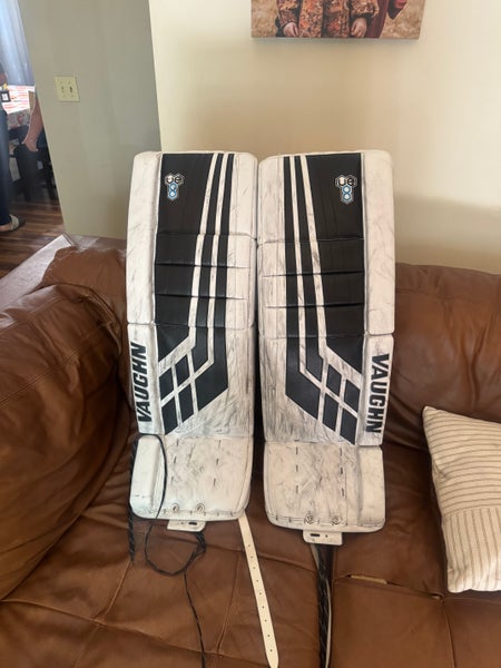 32" Vaughn Velocity VE8 Goalie Leg Pads (Used)