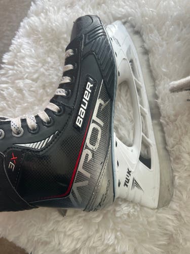 2023 Bauer Vapor 3X Hockey Skates Regular Width   Size 5 (Used)