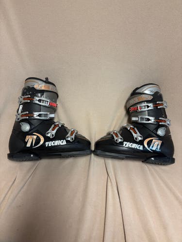 Mondo 29 & 29.5 Unisex Tecnica Entrux All Mountain Entrux Ski Boots (Used)