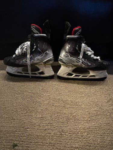Bauer Vapor Hyperlite Skates size 4