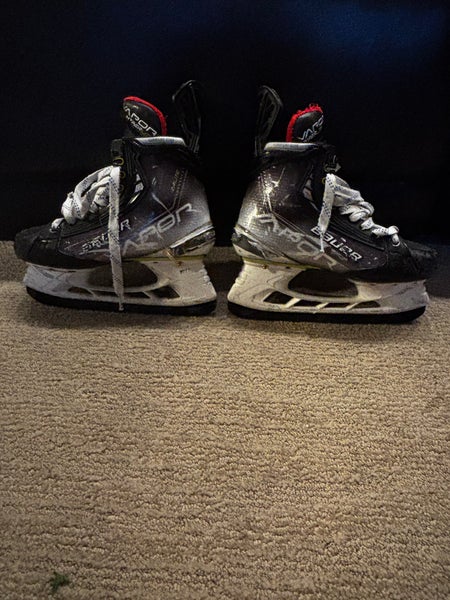 Bauer Vapor Hyperlite Skates size 4