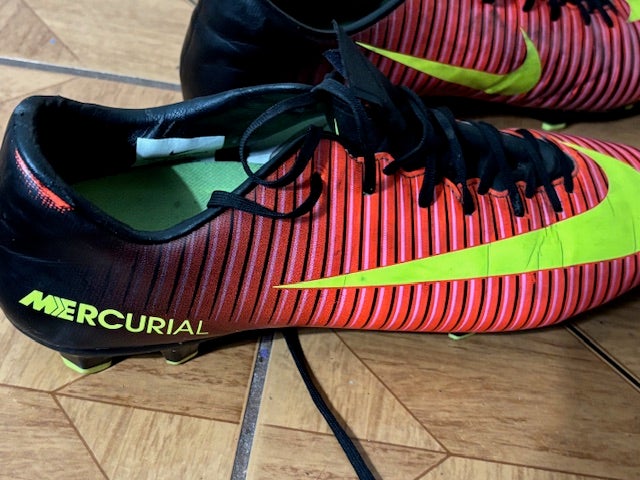 Red Men's Size 13.0 (W 14.0) Nike Mercurial Vapor IX Cleats (Pre-owned)