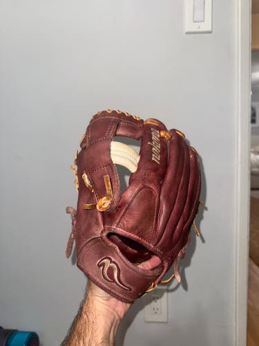 Nokona RH Outfield Baseball Glove 12.5" (Used)