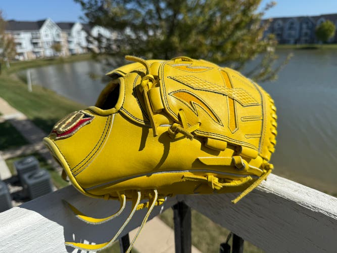 Wilson Staff RH Pitcher's Baseball Glove 12" (New)