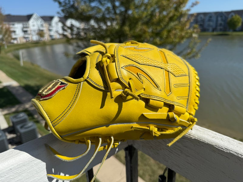 Wilson Staff RH Pitcher's Baseball Glove 12" (New)