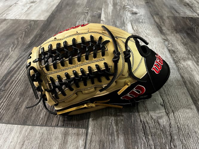 Wilson A2000 D33 LH Pitcher's Baseball Glove 11.75" (Used)