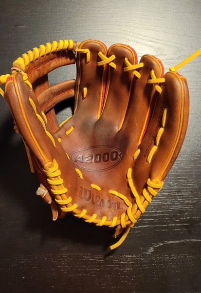 Infield RH Wilson A2000 Baseball Glove 11.5" (Used)