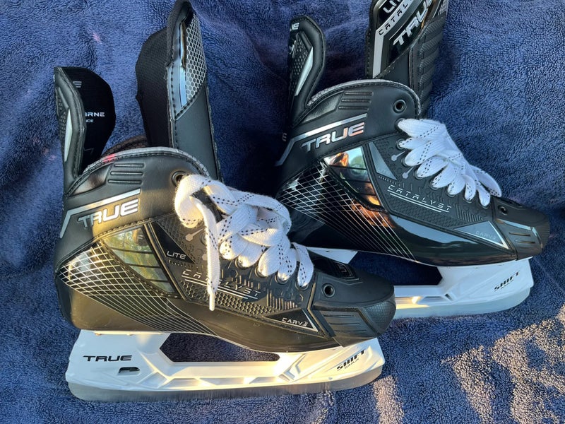 True Catalyst Lite Hockey Skates Regular Width 9.5