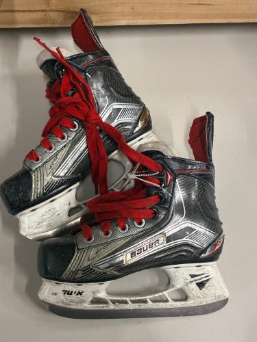 Youth Bauer Vapor X800 Hockey Skates Regular Width 13.5 (Used)