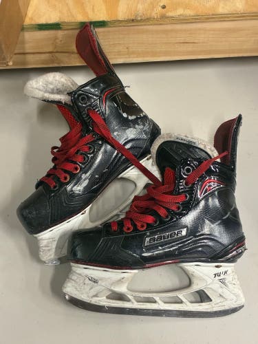 Junior Bauer Vapor X800 Hockey Skates Regular Width Size 2 (Used)