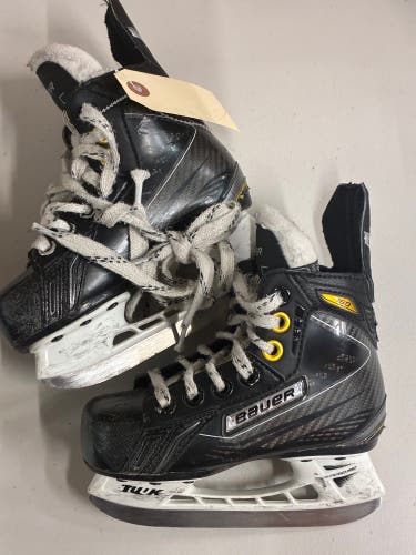 Youth Bauer Supreme 160 Hockey Skates Regular Width 9 (Used)