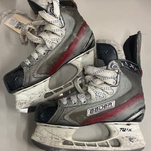 Junior Bauer Vapor X5.0 Hockey Skates Regular Width Size 2.5 (Used)