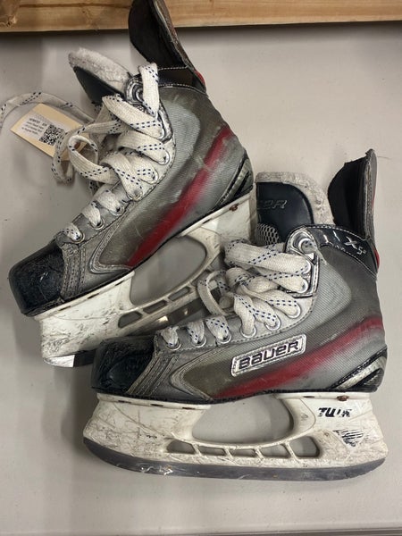 Junior Bauer Vapor X5.0 Hockey Skates Regular Width Size 2.5 (Used)