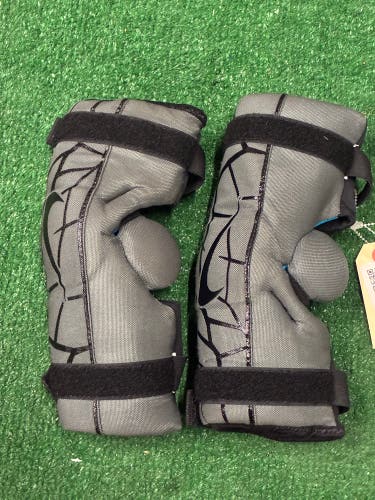 Medium Youth Nike Arm Pads (Used)