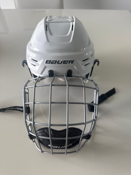 Small Bauer Re-Akt 85 Helmet (Used)