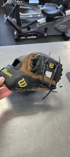 Used Wilson A2000 BB/SB Glove RH Throw Brown 11 1/4" 11497-S000152655