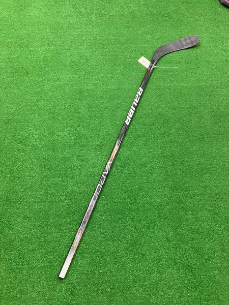 Junior Bauer Vapor Hyperlite Hockey Stick Right Handed P28 (Used)
