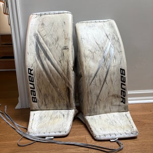 Senior XS 32" Bauer Vapor Hyperlite 2 Goalie Leg Pads (Used)