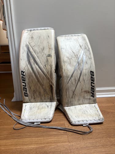 Senior XS 32" Bauer Vapor Hyperlite 2 Goalie Leg Pads (Used)