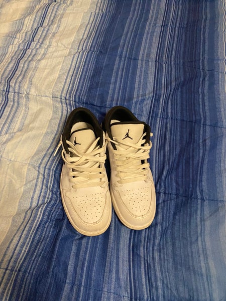 Men's Size M 9.5 (W 10.5) Air Jordan Shoes