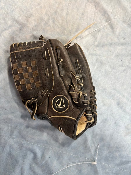 Brown Nike Diamond Ready RH Baseball Glove 10" (Used)