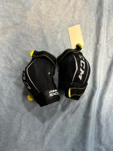 Youth Large CCM Tacks 9550 Elbow Pads (Used)