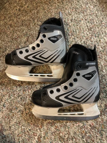 CCM Intruder Hockey Skates Size 1 (Used)