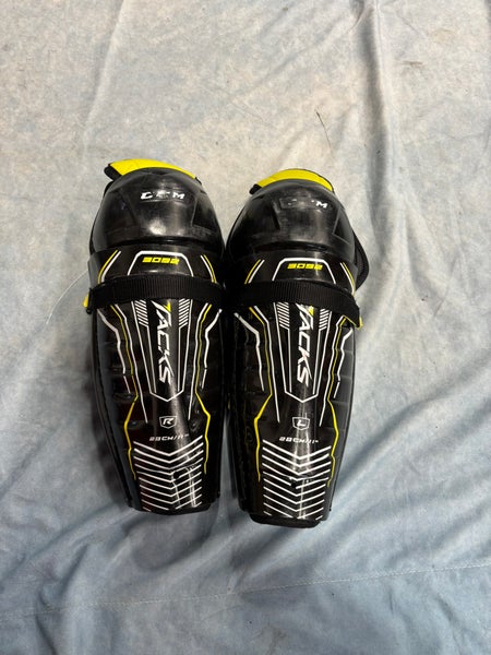 Junior CCM Tacks 3092 Shin Pads 11" (Used)