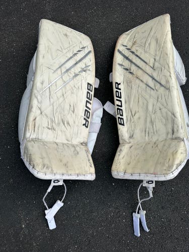 Medium 2023 Bauer Hyperlite Goalie Leg Pads (Used)