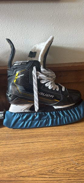 2023 Bauer Supreme M5 Pro Hockey Skates Extra Wide Width 8 (Used)