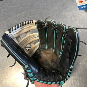 Wilson A2000 1799 RH Outfield Baseball Glove 12.75" (Used)