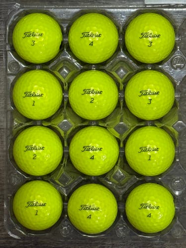 12 Titleist Pro V1 Yellow Golf Balls - 10 of 12 in 5A Mint Condition