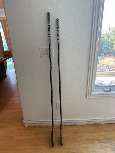 Intermediate Bauer Hyperlite 2 Right Handed Hockey Stick P28M Pro Stock