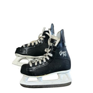 Used CCM CHAMPION 90 Junior Hockey Skate Junior 02 11833-S000166331