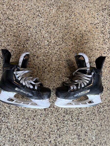 2018 Bauer Supreme 2S Hockey Skates Regular Width Size 4.5 (Used)