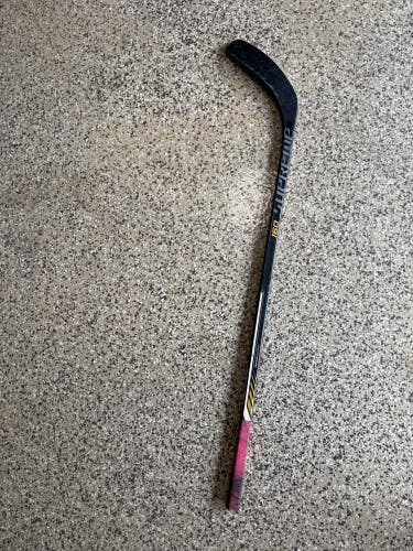Youth Bauer Supreme S160 Right Handed Hockey Stick Mid Pattern (Used)