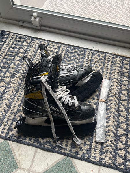 Bauer Supreme UltraSonic Hockey Skates Size 4 (Used)