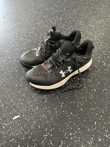 Used Under Armour CHARGED TURF BB/SB Cleats Black Youth 06.5 11849-S000032398