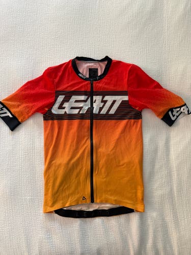 Men’s Small Leatt Cycling Jersey