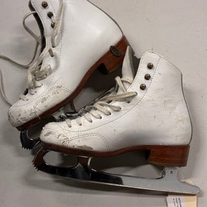 Riedell Figure Skates Junior 2 (Used)