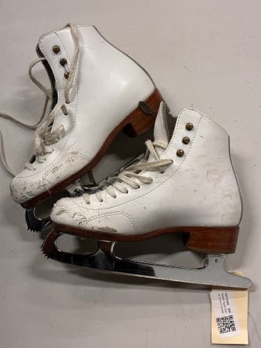 Riedell Figure Skates Junior 2 (Used)