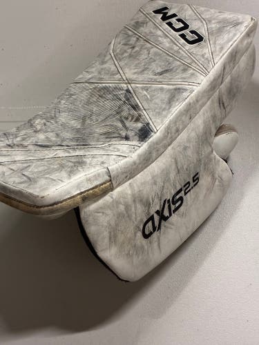Junior CCM Axis 2.5 Goalie Blocker (Full Right)