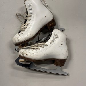 Riedell Figure Skates Junior 2 (Used)