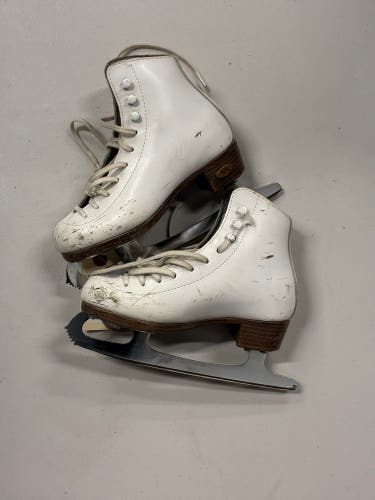 Riedell Figure Skates Junior 2 (Used)